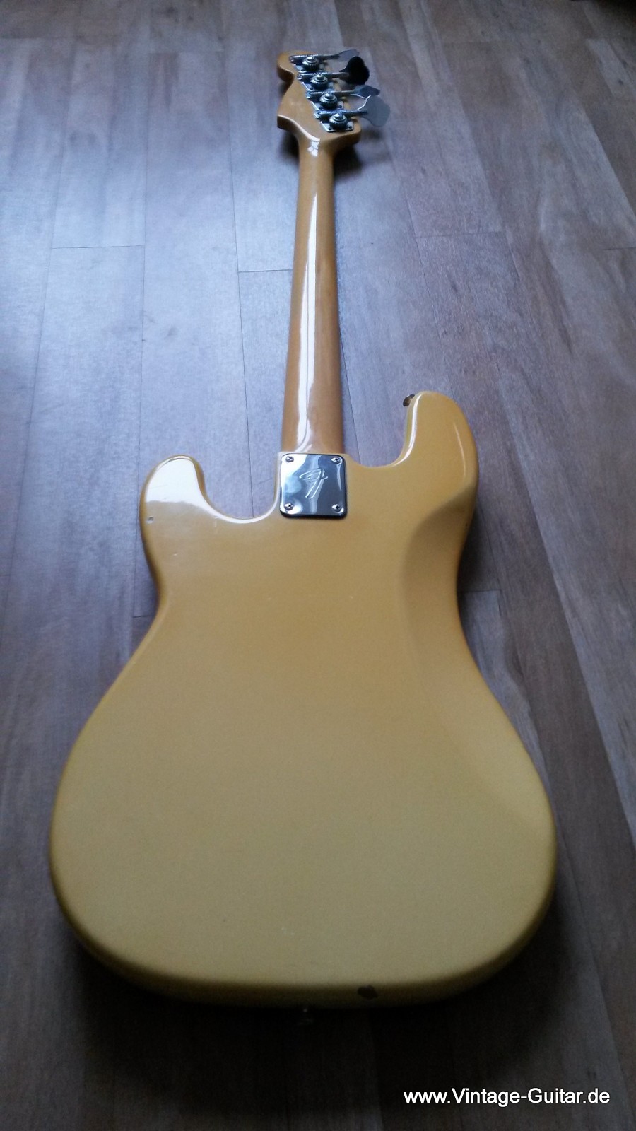 Fender-Precision-Bass_1979-olympic_white-003.jpg