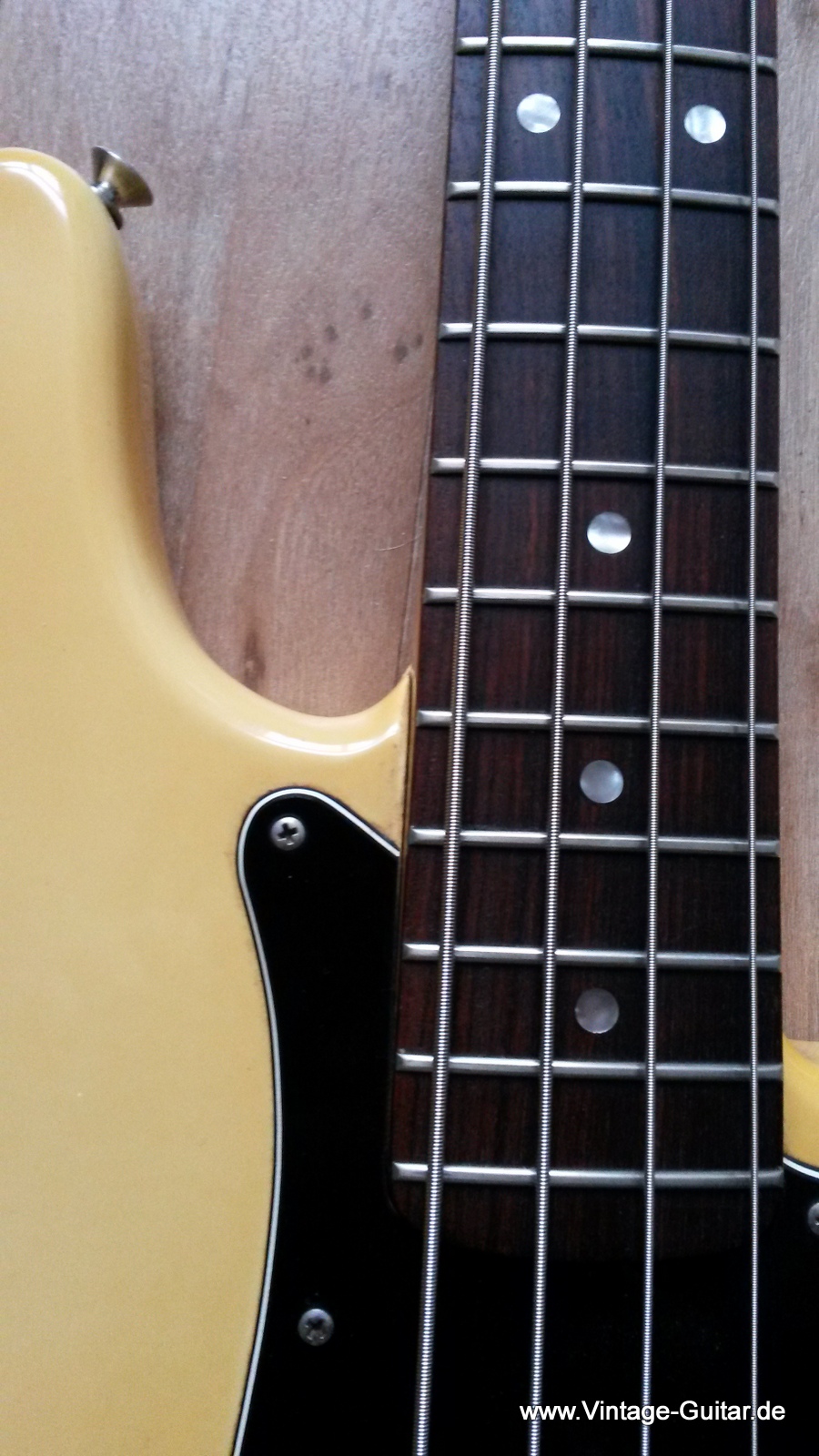 Fender-Precision-Bass_1979-olympic_white-008.jpg