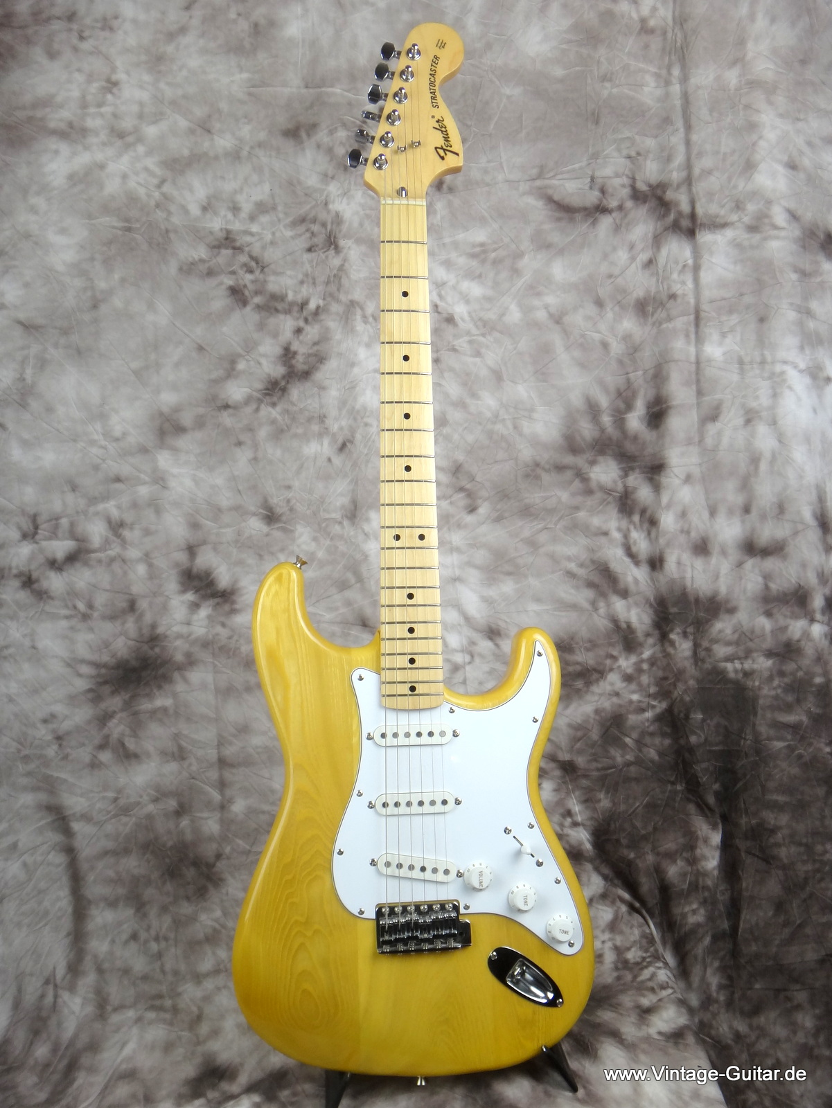 Fender_Stratocaster-70s-Reissue-Japan-natural-1992-001.JPG