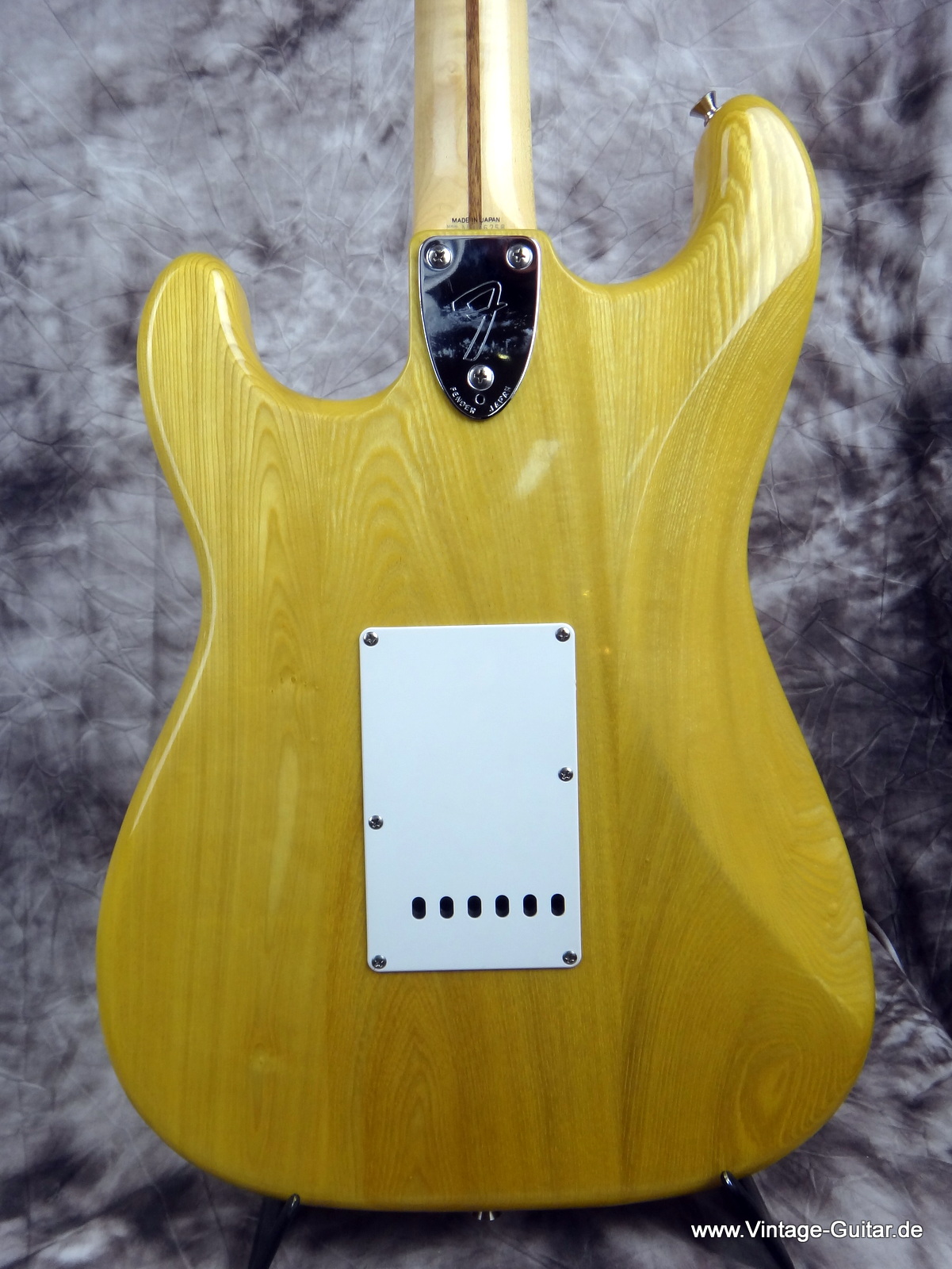 Fender_Stratocaster-70s-Reissue-Japan-natural-1992-004.JPG