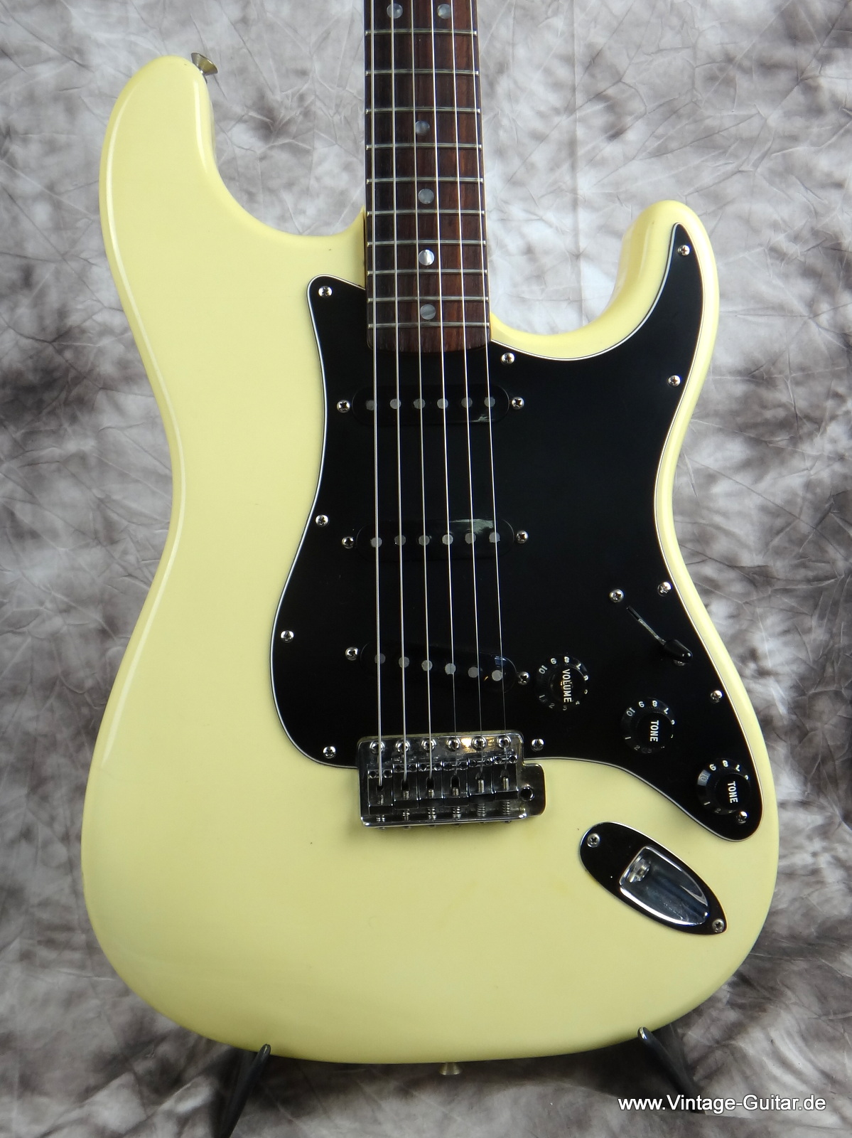 Fender_Stratocaster-1980-olympic_white-002.JPG