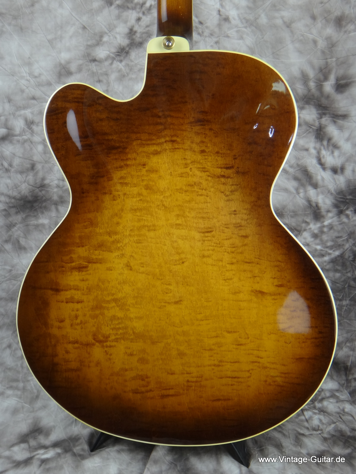 The-Heritage-H-550-sunburst-007.JPG