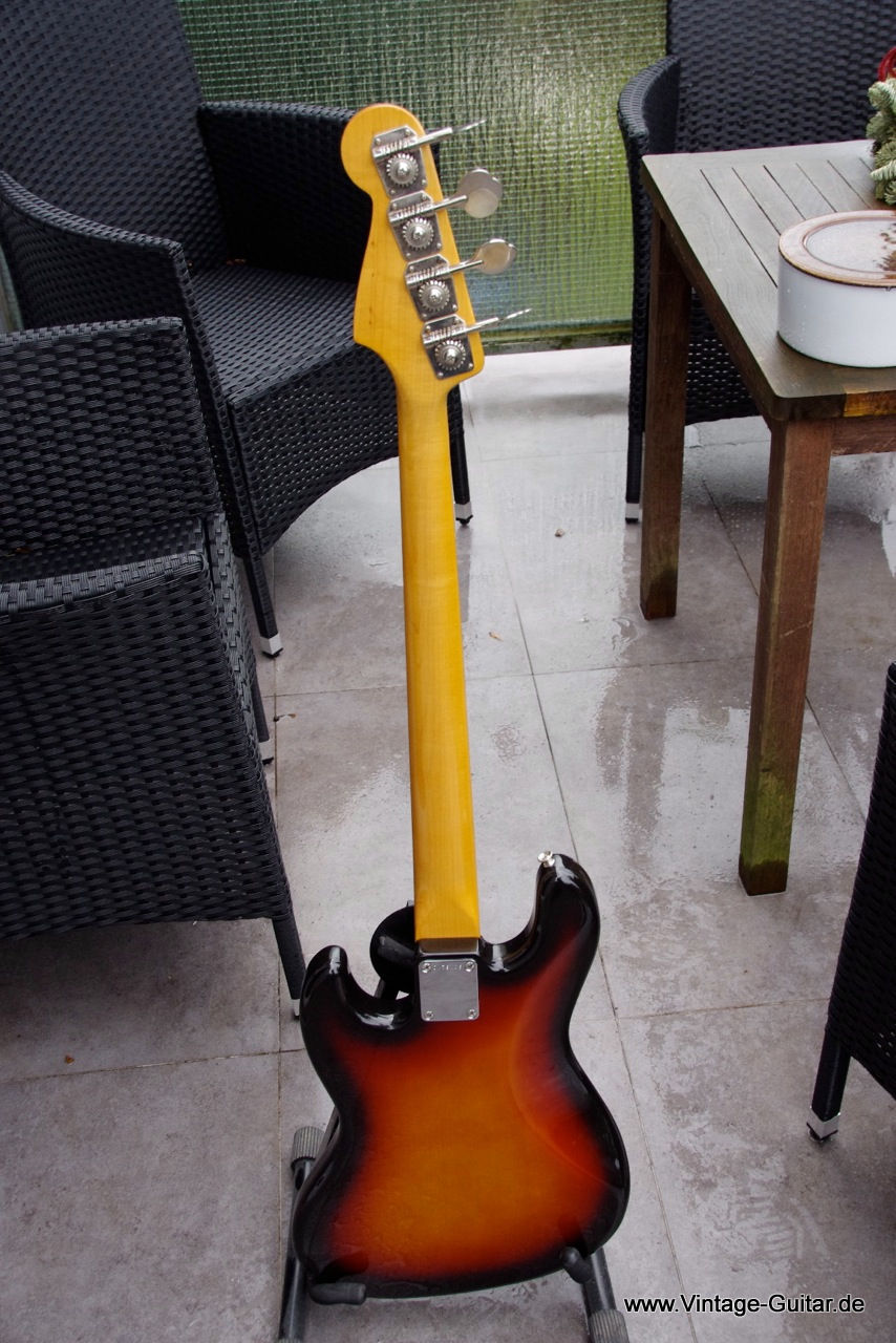 Squier-Jazzbass-medium-scale-sunburst-1983-003.jpg