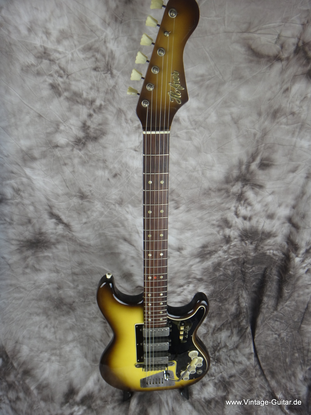 Hofner-Model-175-sunburst-1962-004.JPG