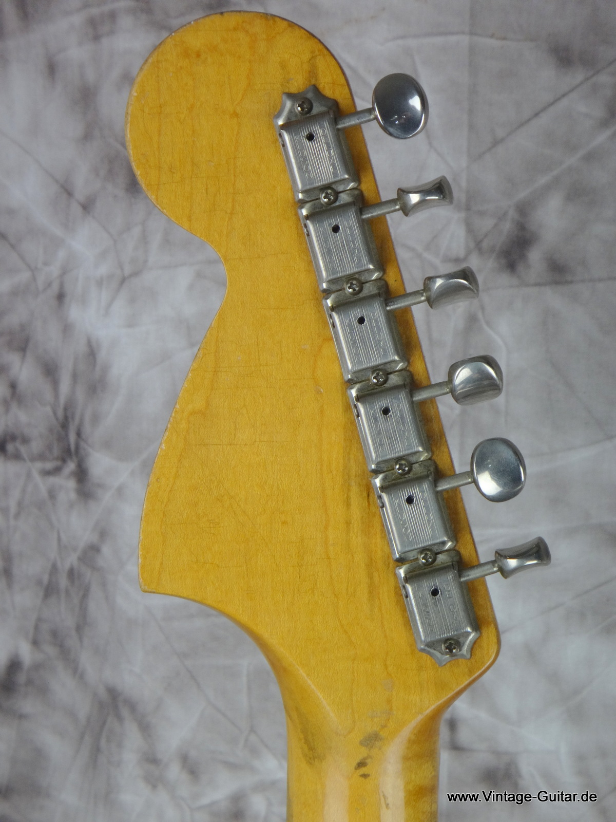 Fender_Stratocaster_1966_sunburst-black-bobbin-pickups-006.JPG