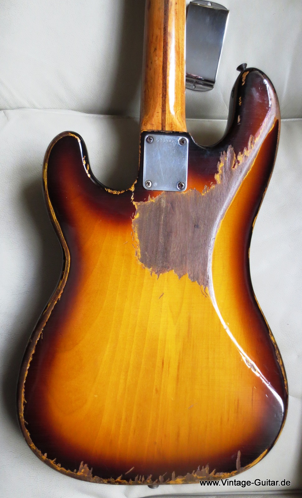 Fender_Precision_Bass_1958-anodized-pickguard-007.JPG