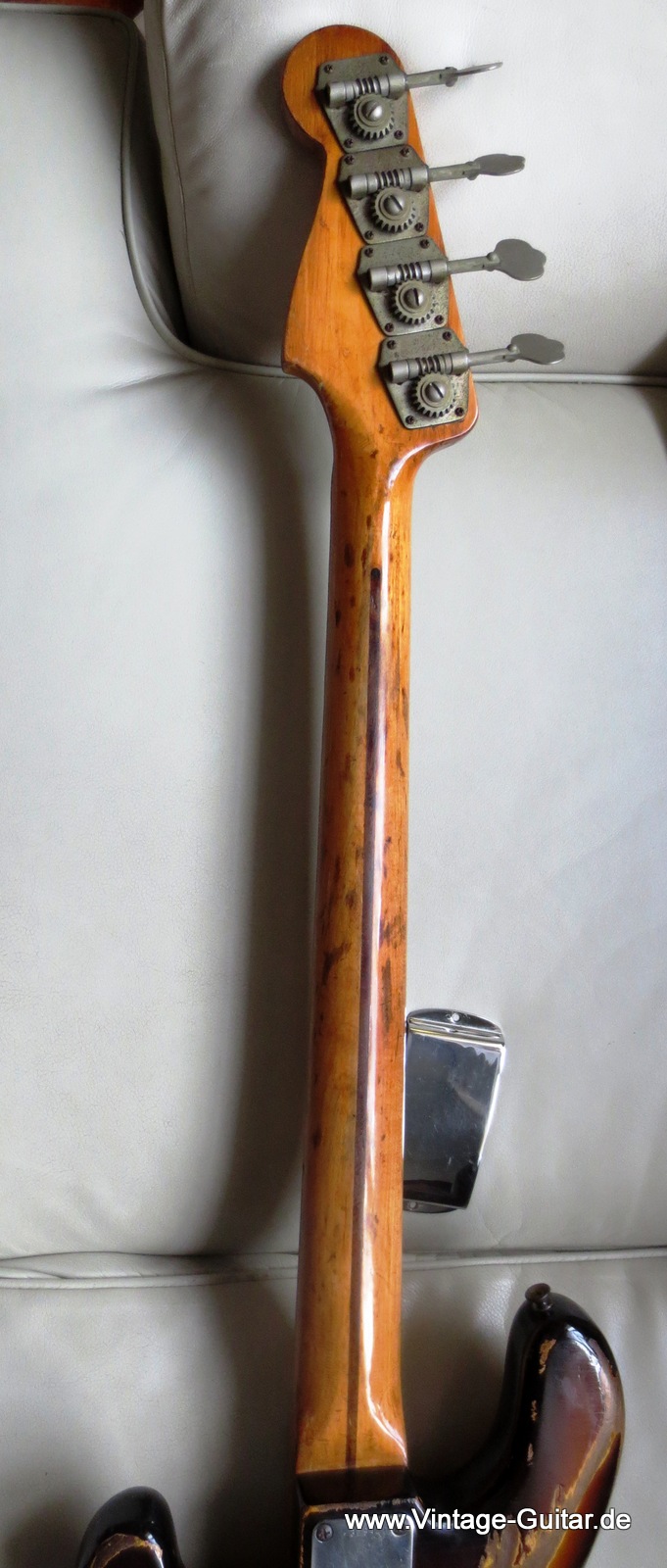 Fender_Precision_Bass_1958-anodized-pickguard-008.JPG