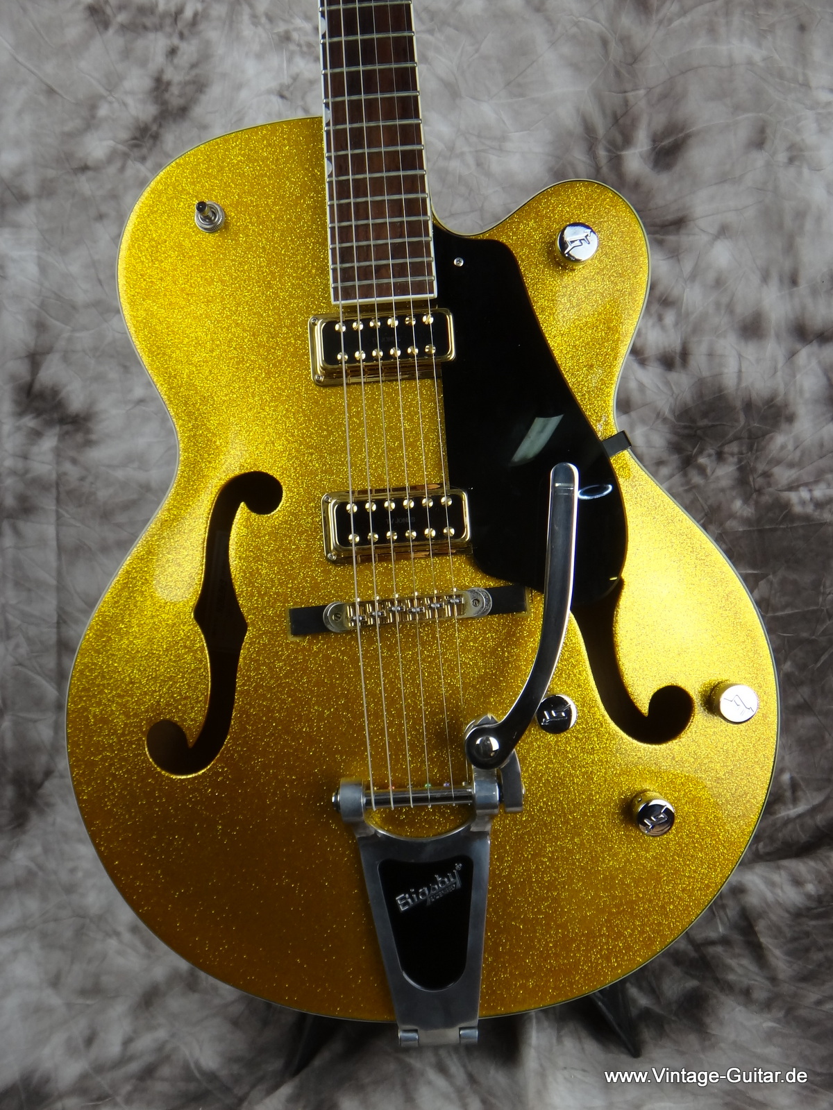 Gretsch-Electromatic_gold-sparkle-tv-Jones-Bigsby-002.JPG