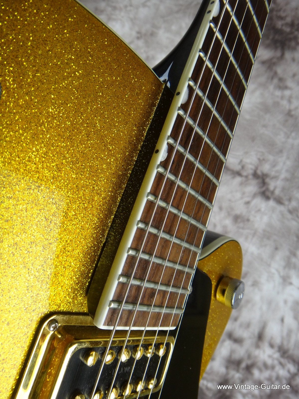 Gretsch-Electromatic_gold-sparkle-tv-Jones-Bigsby-010.JPG