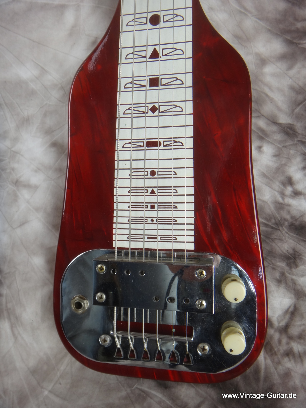 Supro-Lapsteel-red-perloid-1955-003.JPG