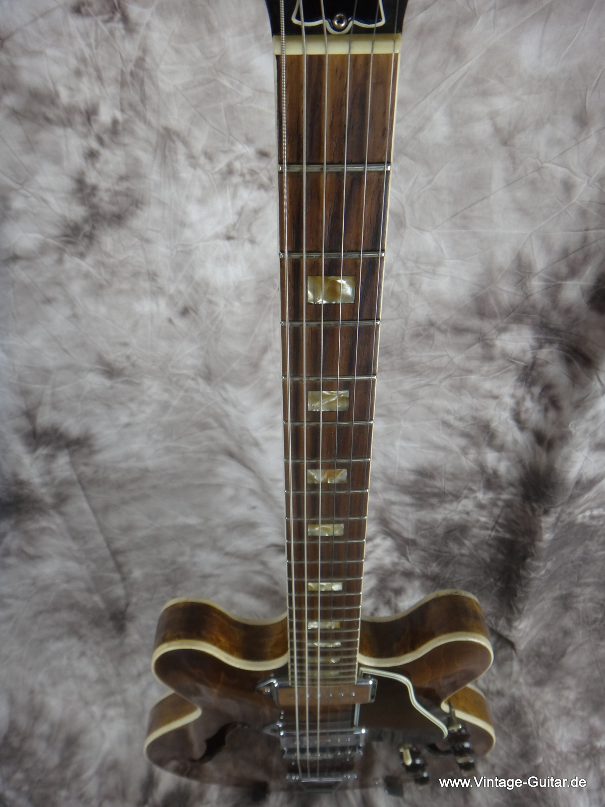 Gibson_ES-330-TD-walnut-1970-007.JPG