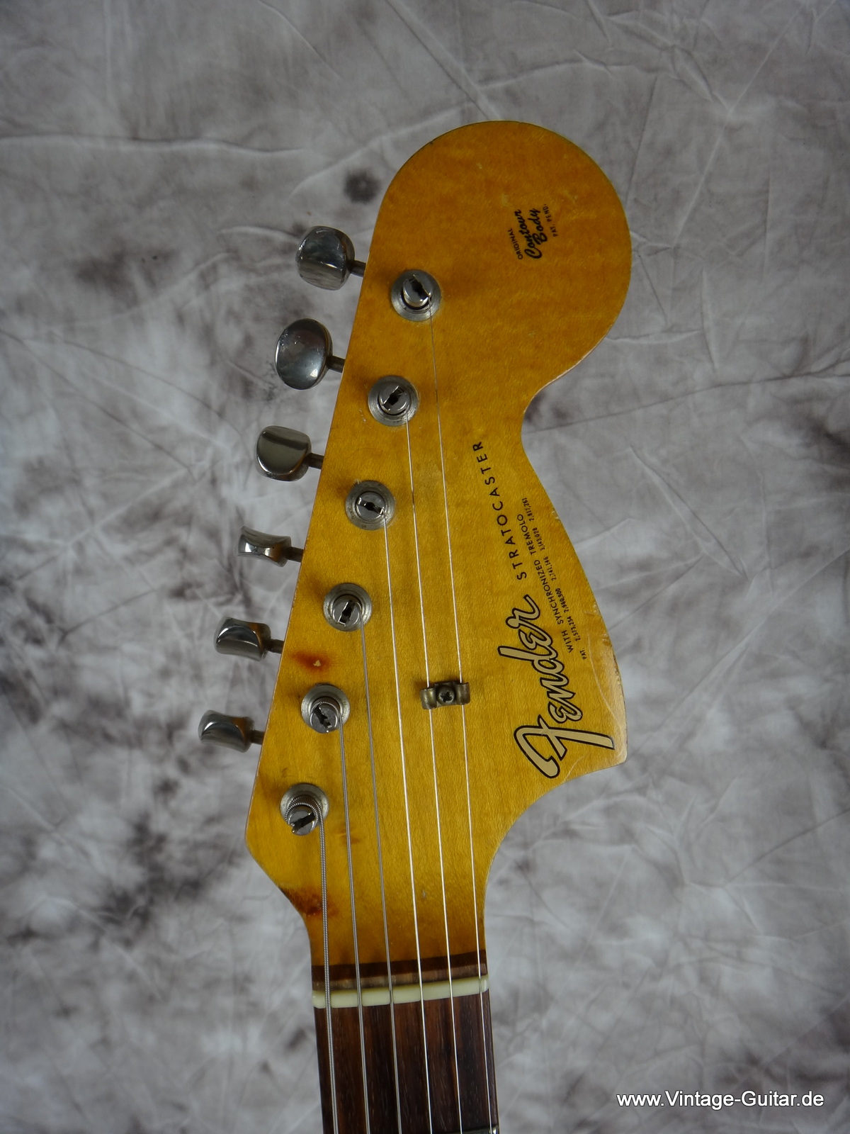 Fender_Stratocaster_1965_large-headstock-sunburst-005.JPG