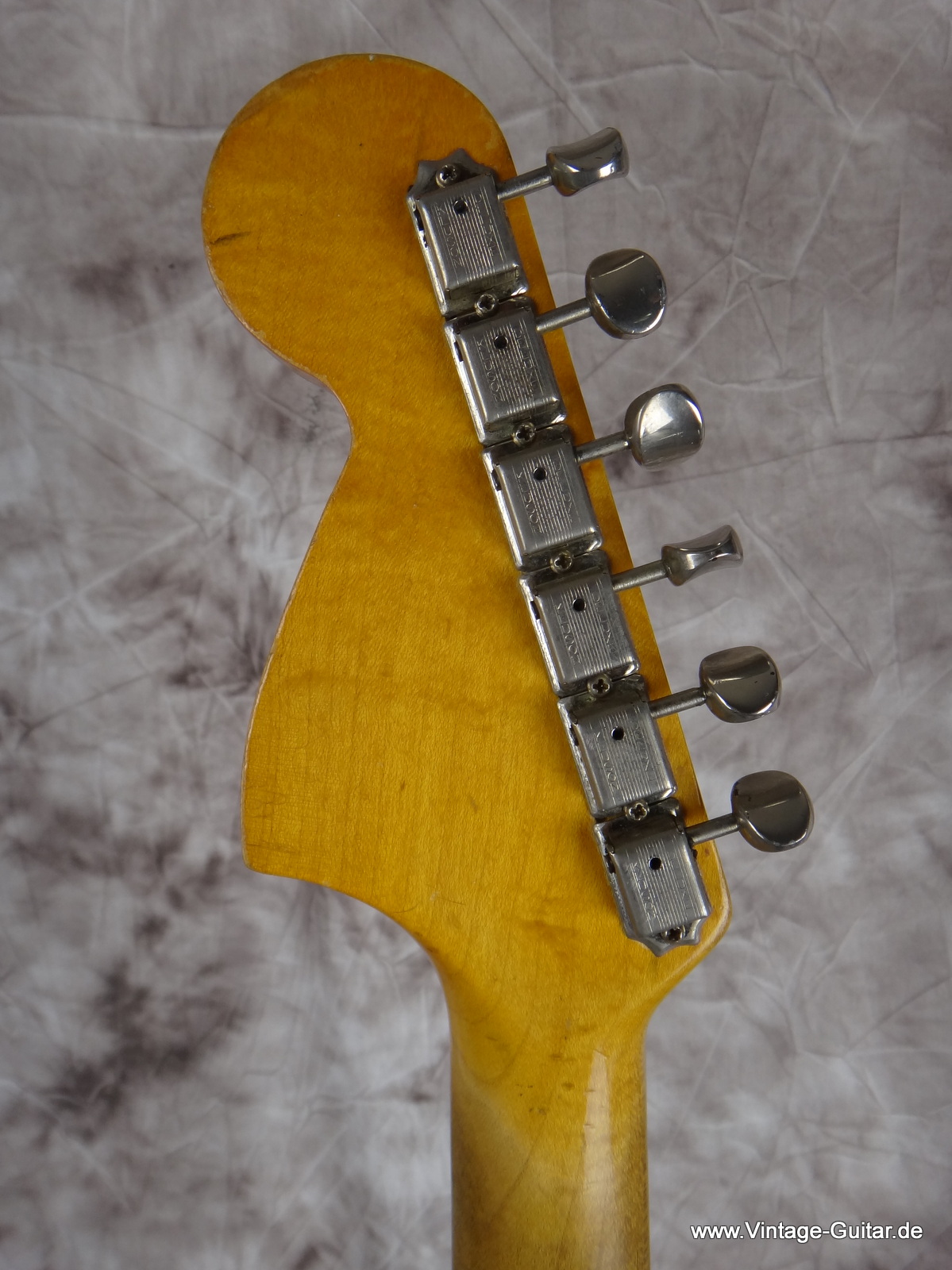 Fender_Stratocaster_1965_large-headstock-sunburst-006.JPG