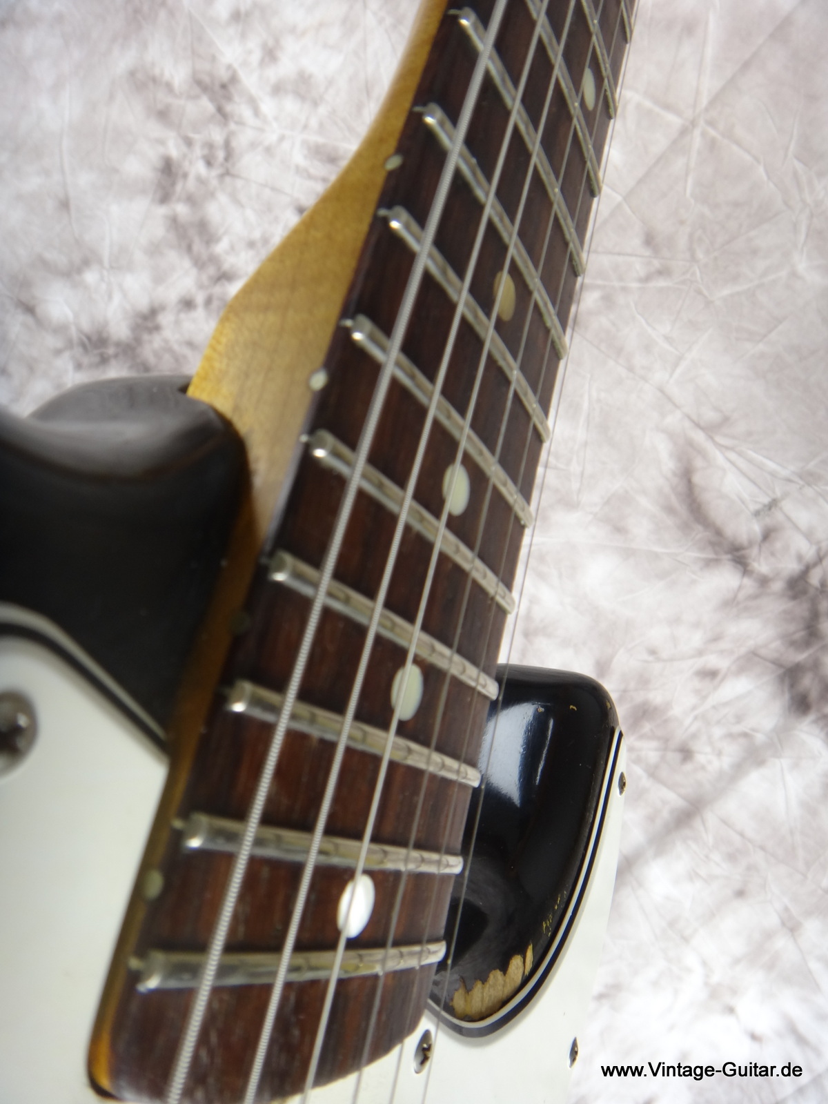 Fender_Stratocaster_1965_large-headstock-sunburst-014.JPG