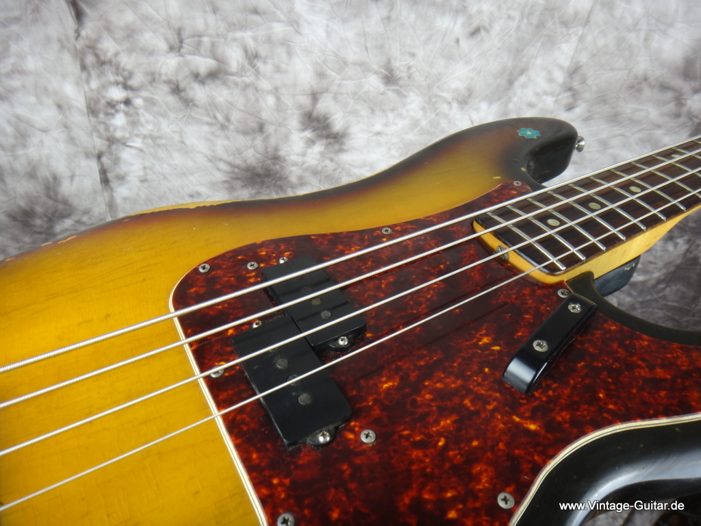 Fender-Precision_Bass_1968-011.JPG