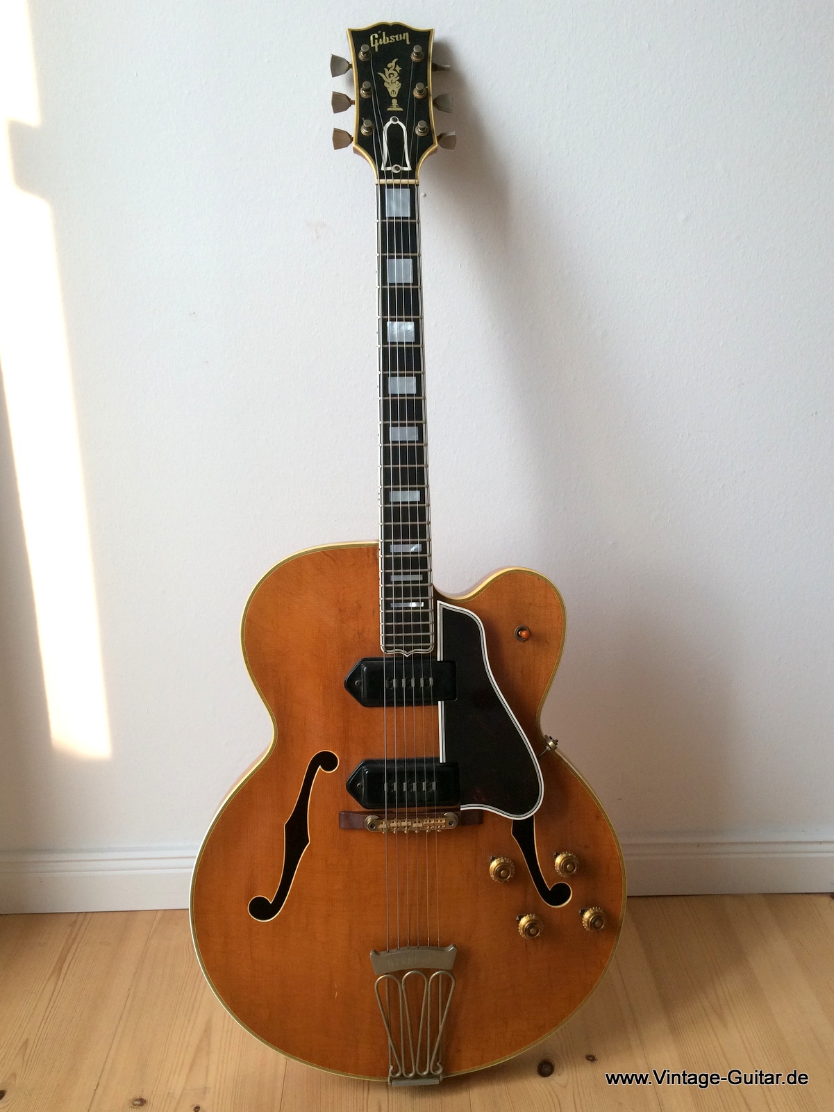 Gibson_Byrdland_1957-natural-alnicos-001.JPG