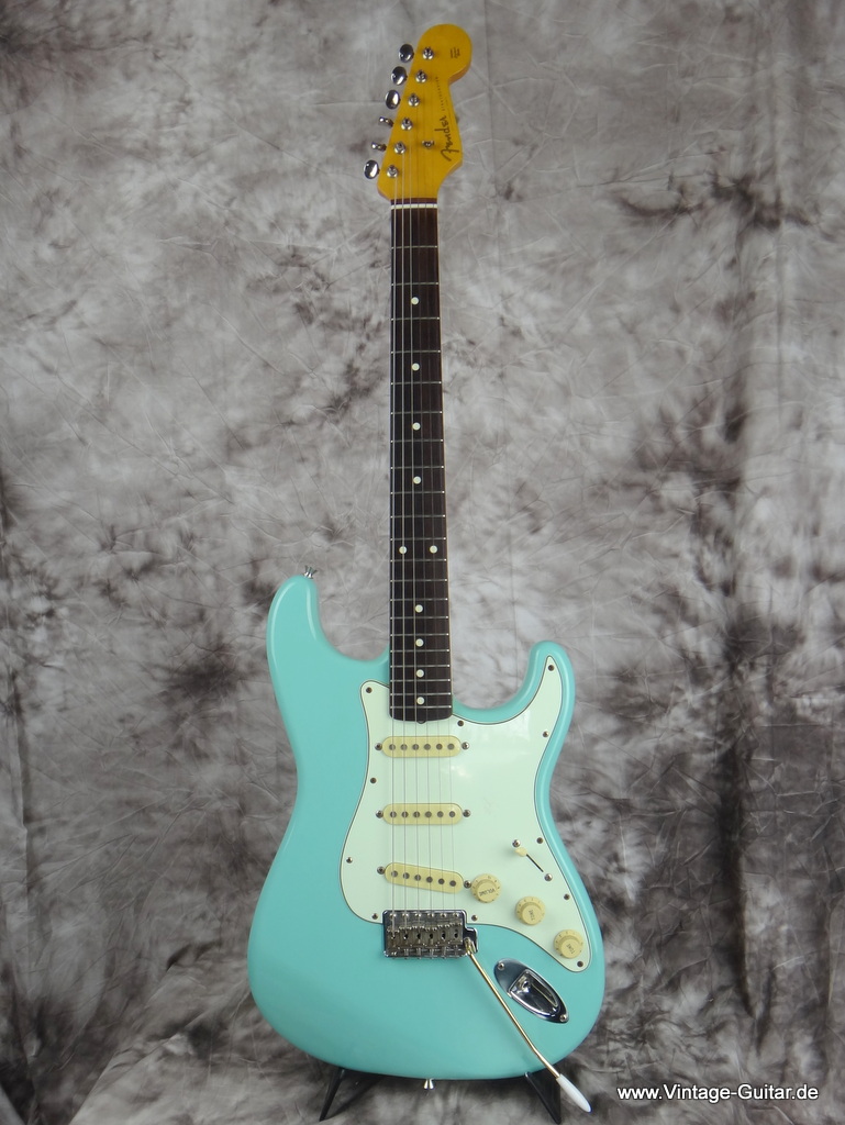 Fender_Stratocaster-Japan-1997-foam-green-001.JPG