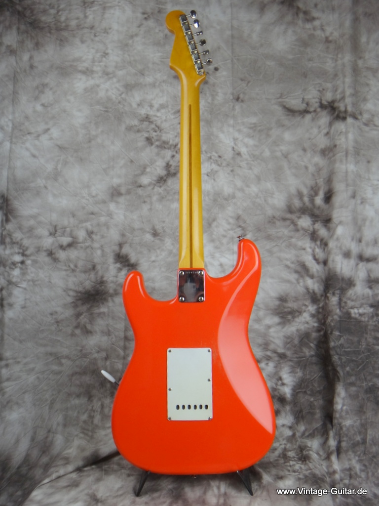 Fender_Squier_Stratocaster_1983-fiesta-red-003.JPG
