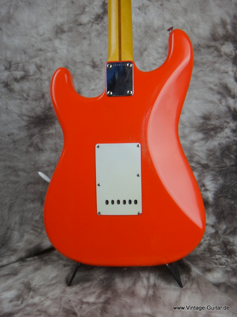 Fender_Squier_Stratocaster_1983-fiesta-red-005.JPG