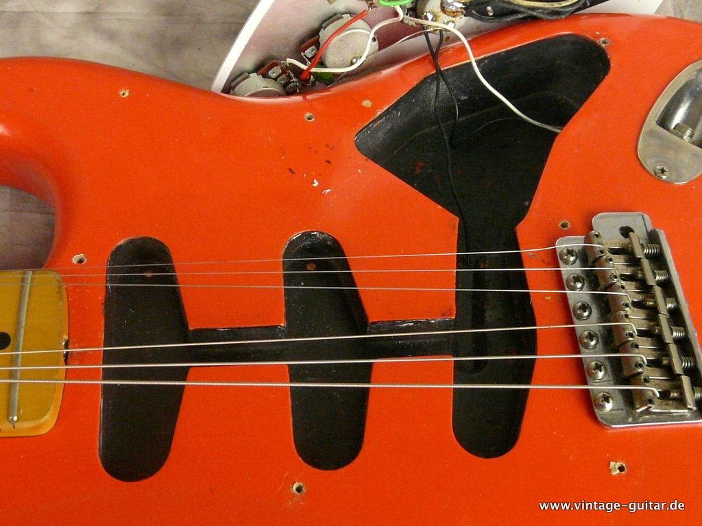 XX_Fender_Squier-1983-fiesta-red-003.JPG