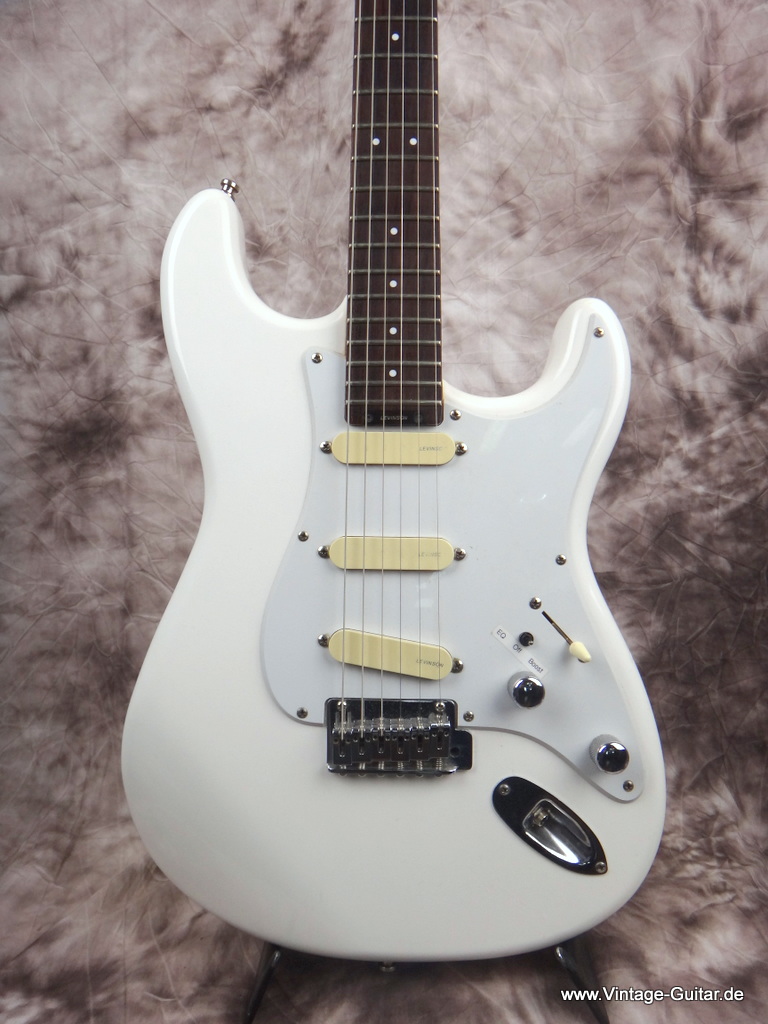 Blade-R2-Strat-Japan-002.JPG