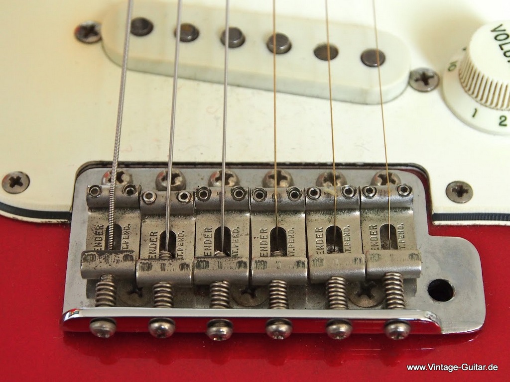 Fender_Stratocaster-1965_Candy-Apple-Red-013.jpg