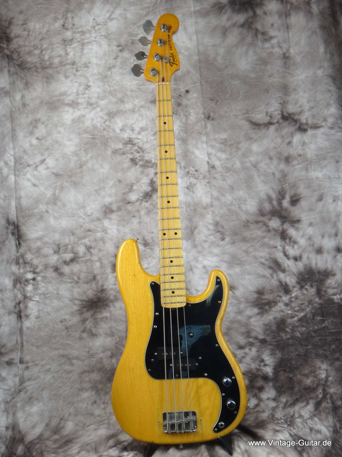 Fender_Precision-Bass_1979-natural-001.JPG