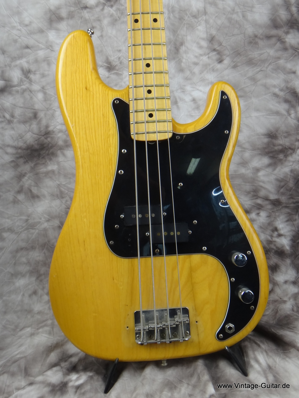 Fender_Precision-Bass_1979-natural-002.JPG
