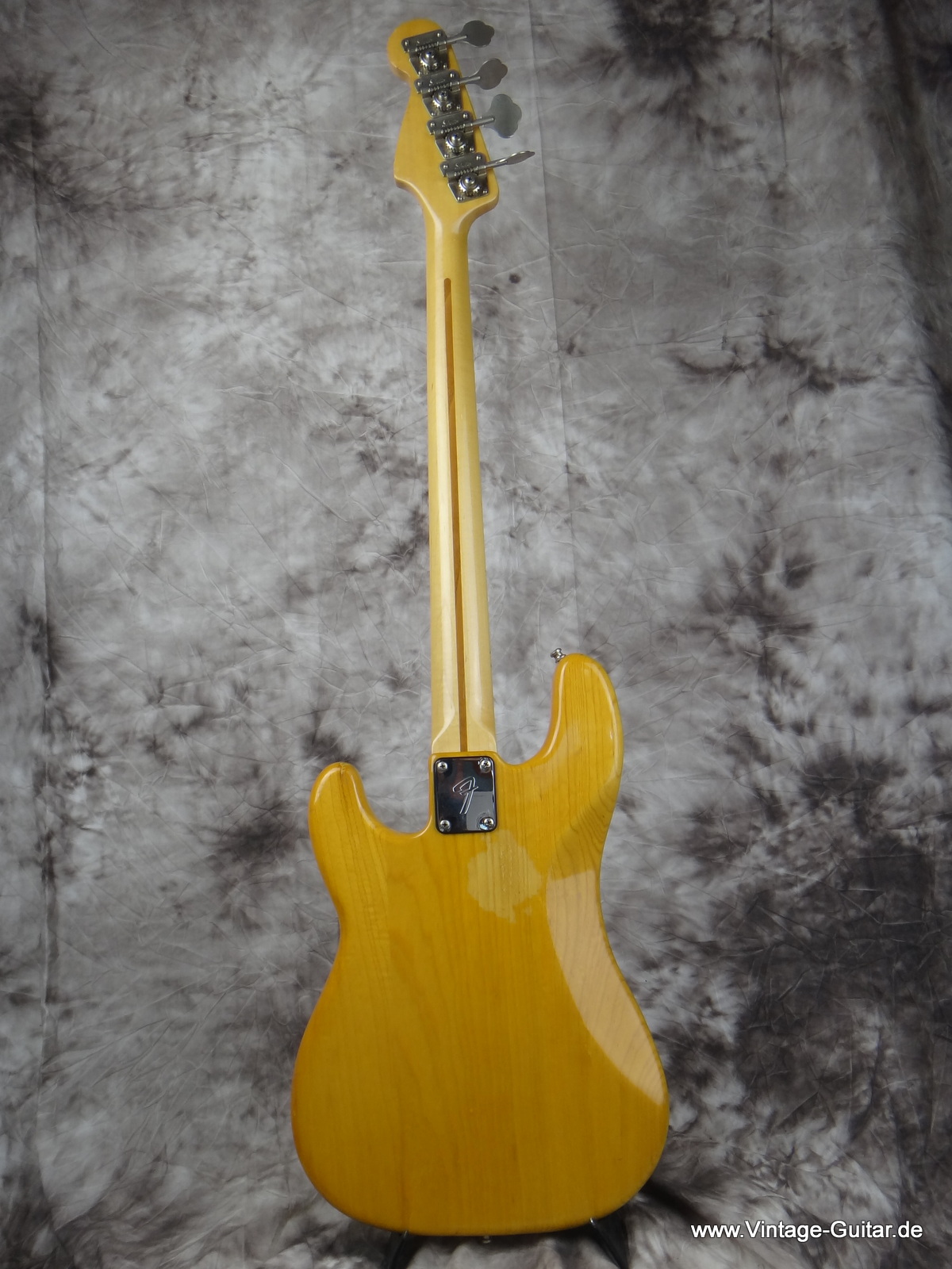 Fender_Precision-Bass_1979-natural-003.JPG