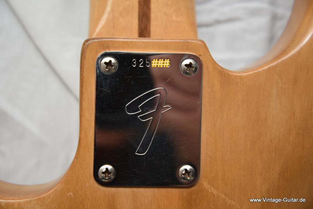 Jazz_Bass_Fender-1971_stipped-natural-005.JPG