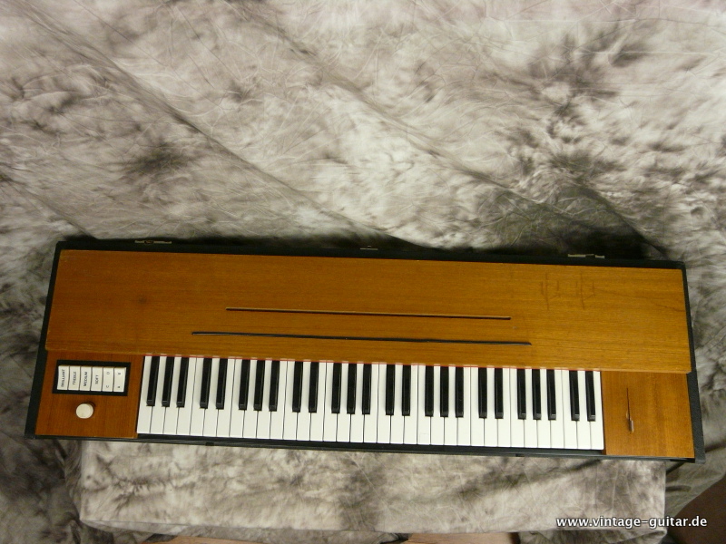 Hohner-D-6-Clavinet-001.JPG