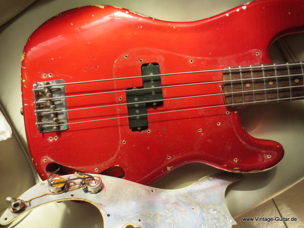 fender_precision_bass-1965-pre-CBS-case-CAR-013.JPG