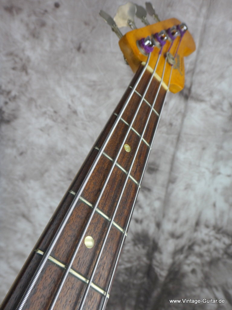 Fender-Precision-sunburst_bass_1966-008.JPG