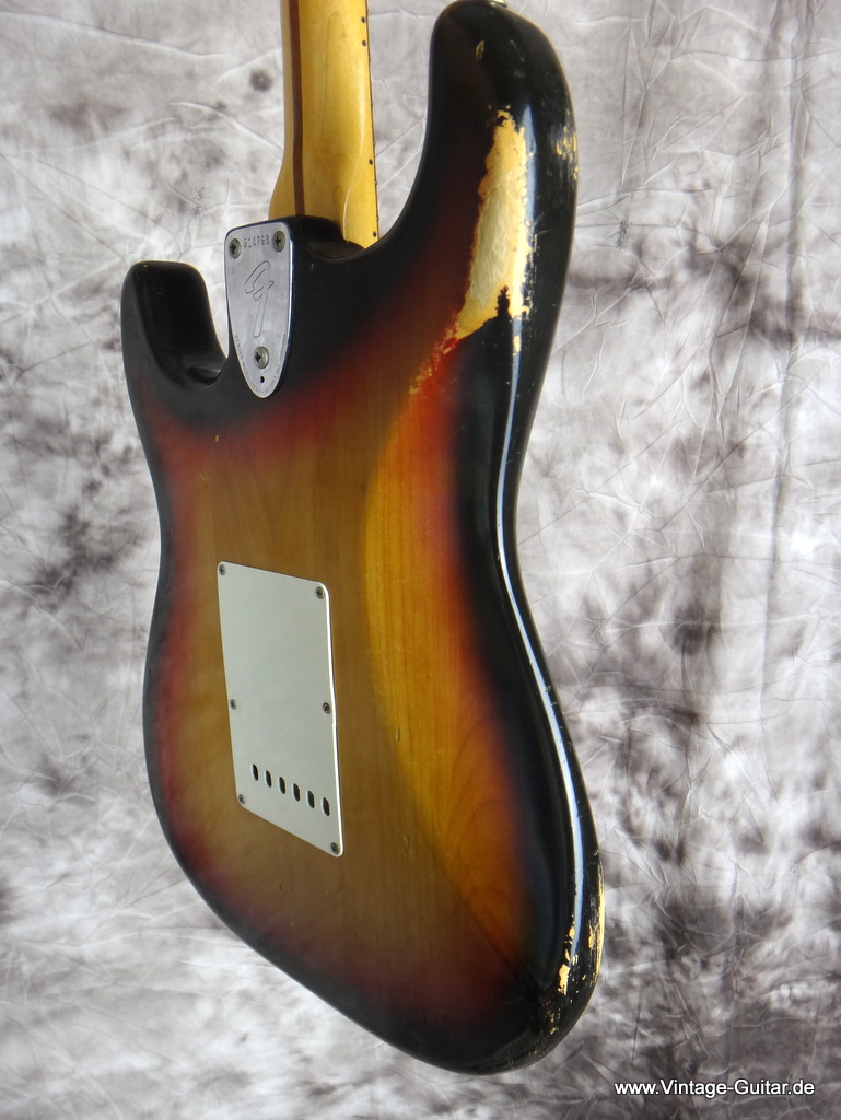 Fender-Stratocaster_sunburst_1973_3-008.JPG