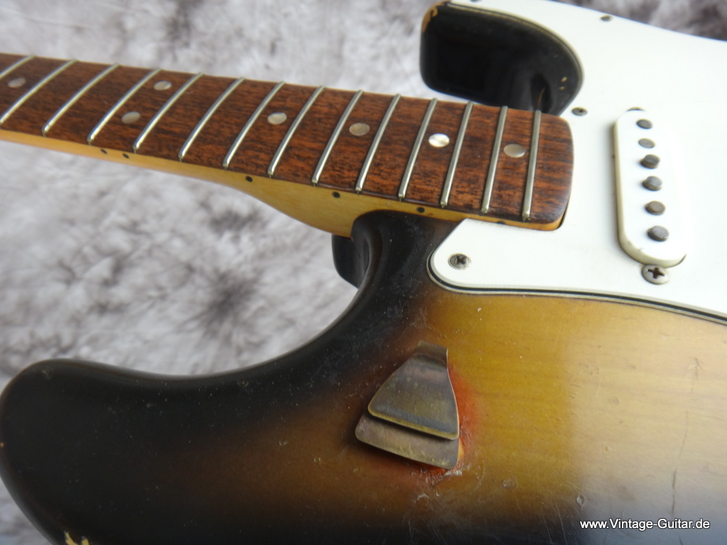 Fender-Stratocaster_sunburst_1973_3-011.JPG