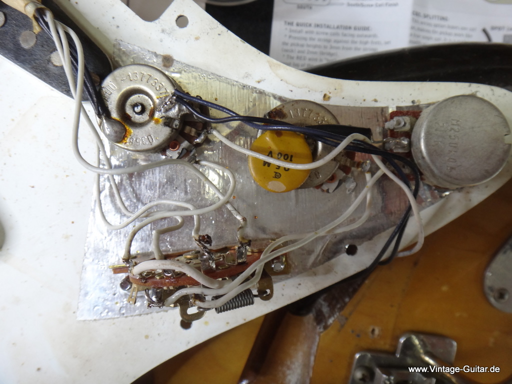 Fender-Stratocaster_sunburst_1973_3-013.JPG