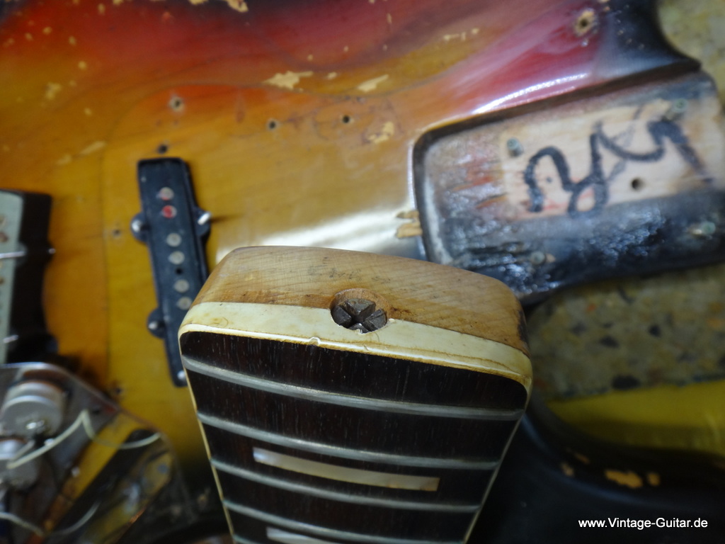 Fender-Jazz_Bass-sunburst_1973-019.JPG