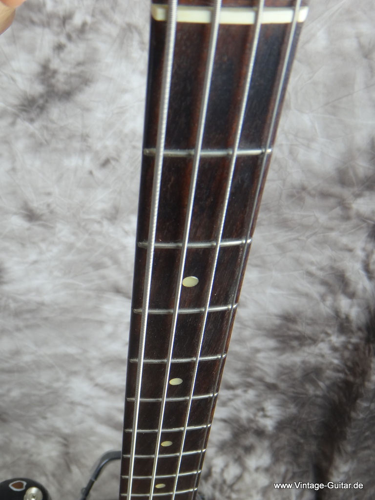 Fender_Precision_Bass-1966-black-004.JPG