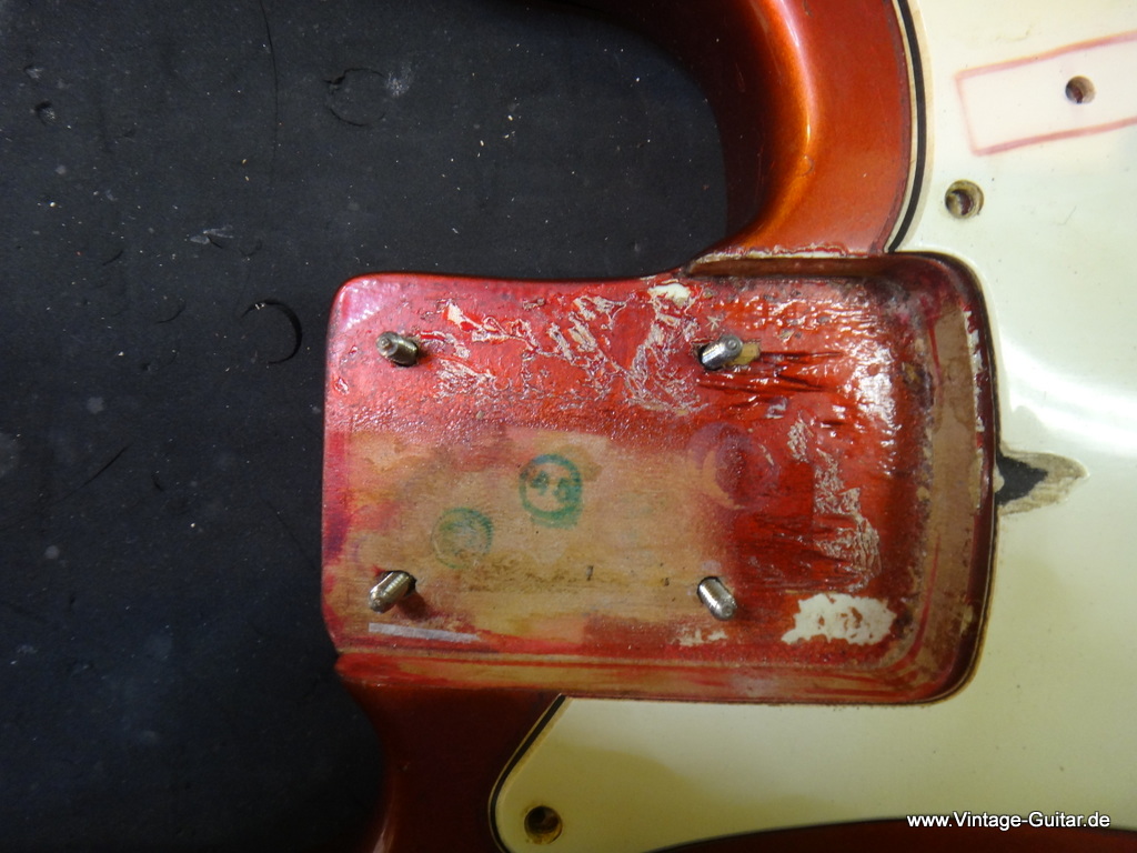 Fender_Precision-Bass-Candy-Apple-Red-1966-014.JPG