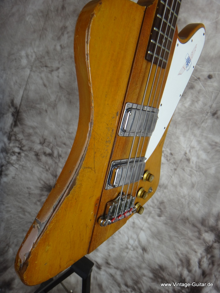 Gibson_Thunderbird_Bass_1976-010.JPG