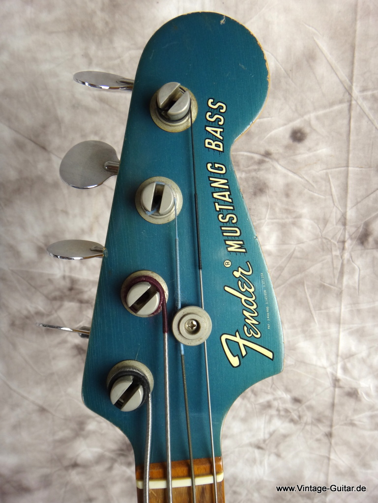 Fender_Mustang_Bass-lake-placid-blue-1968-005.JPG