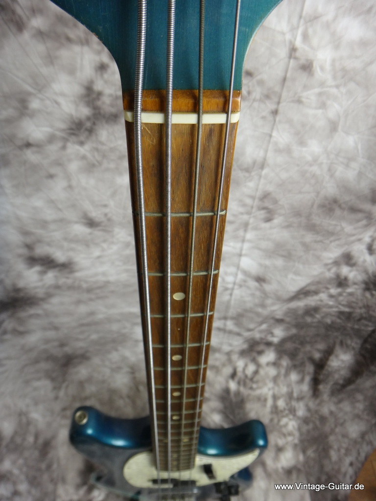 Fender_Mustang_Bass-lake-placid-blue-1968-009.JPG