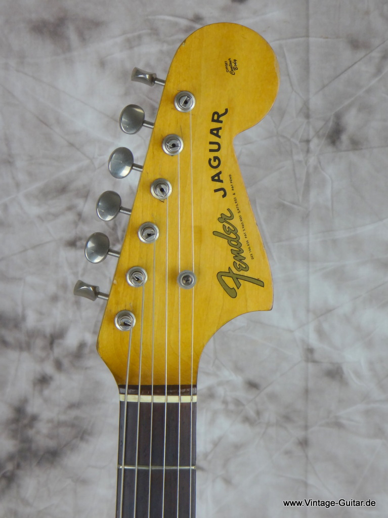 Fender_jaguar-olympic_white-refinished_1963-003.JPG