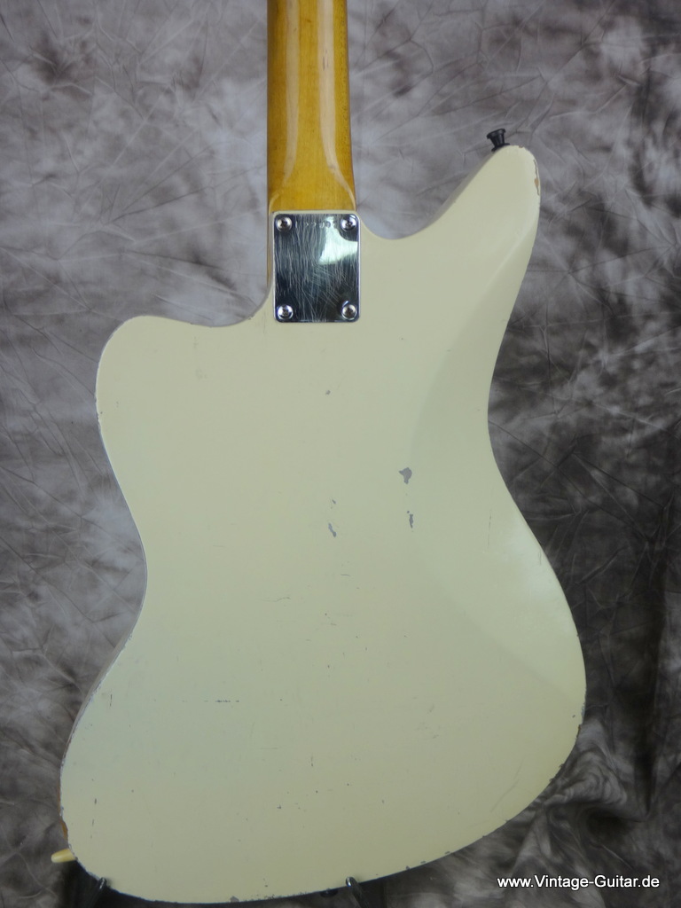 Fender_jaguar-olympic_white-refinished_1963-005.JPG