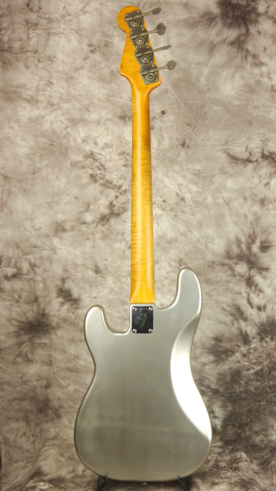 Fedner_precision-Bass-1968-refinished-shoreline-gold-004.JPG