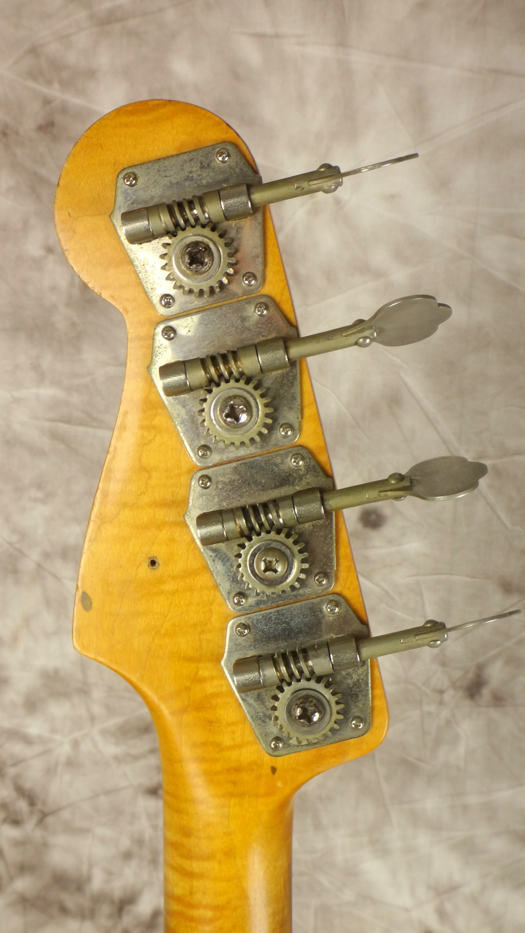 Fedner_precision-Bass-1968-refinished-shoreline-gold-006.JPG