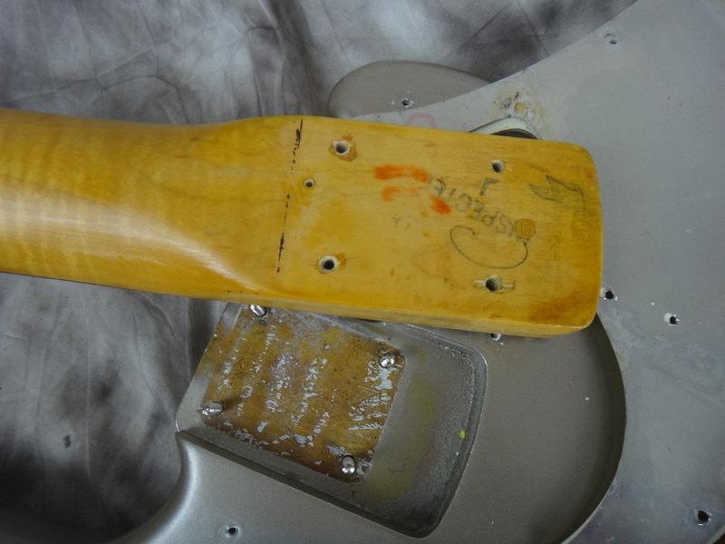 Fender-Precision-Bass-1967-shoreline-gold-refin-014.JPG