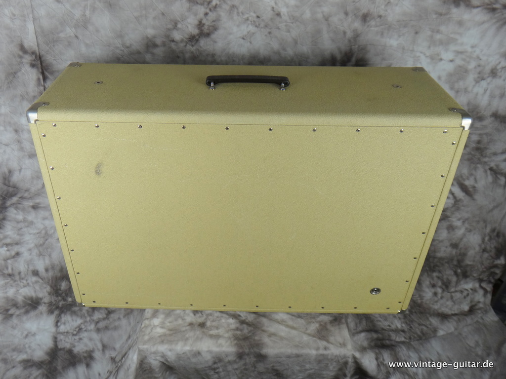 Fender_Showman-Cabinet-1964-white-tolex-JBL-D130F-004.JPG
