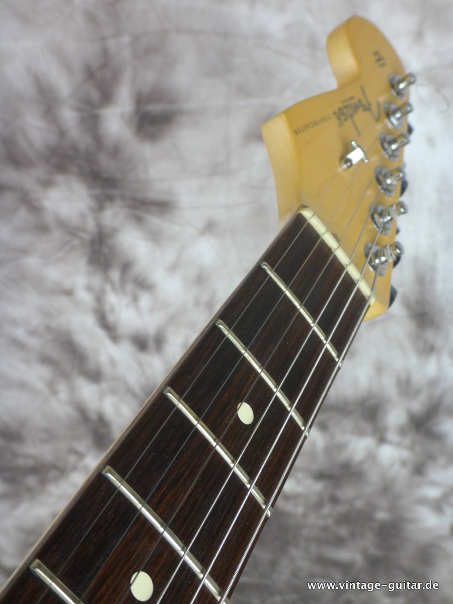 Stratocaster-fender-lefthand-black-USA-2001-duncan-amber-010.JPG