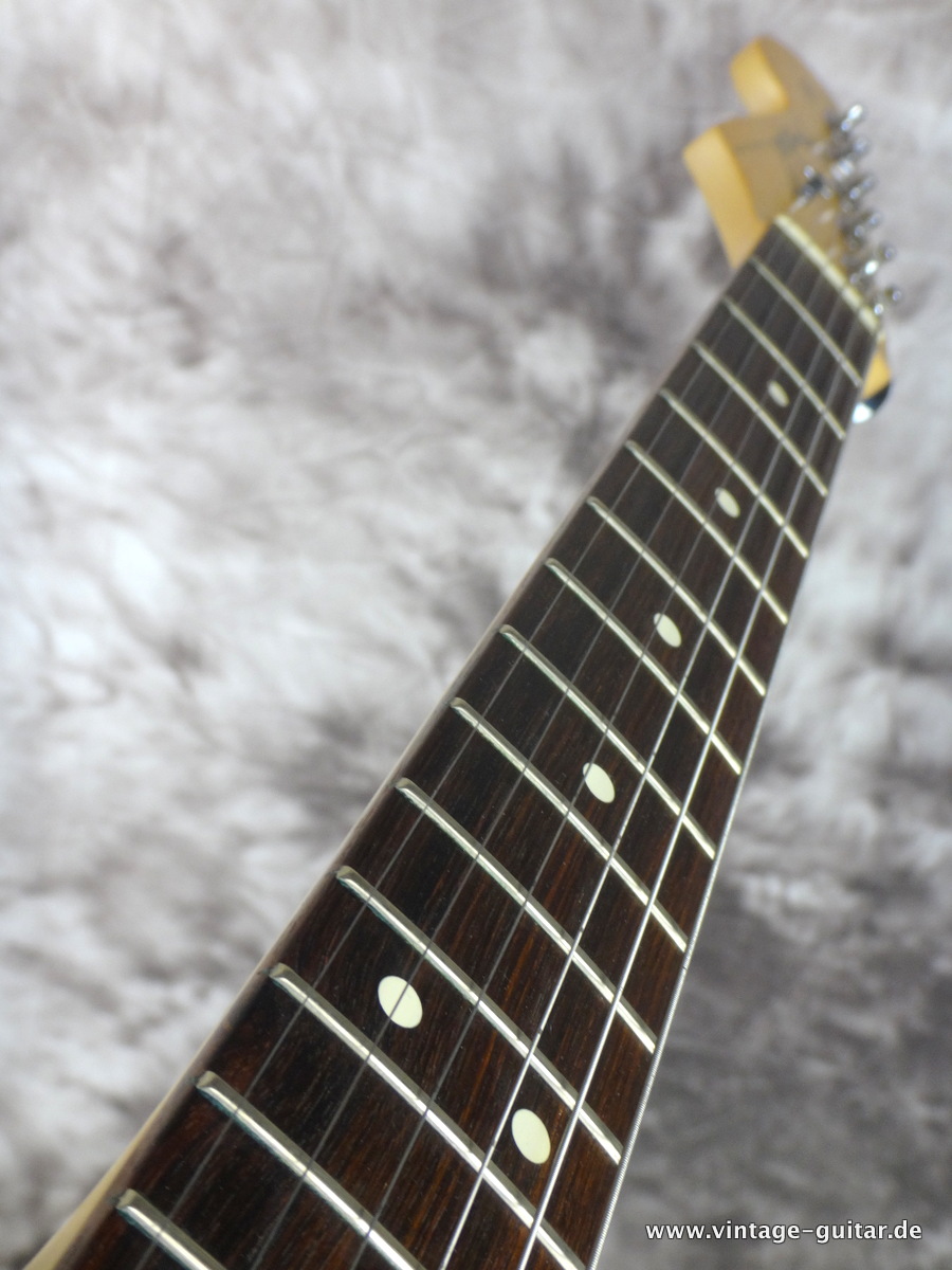 Stratocaster-fender-lefthand-black-USA-2001-duncan-amber-011.JPG